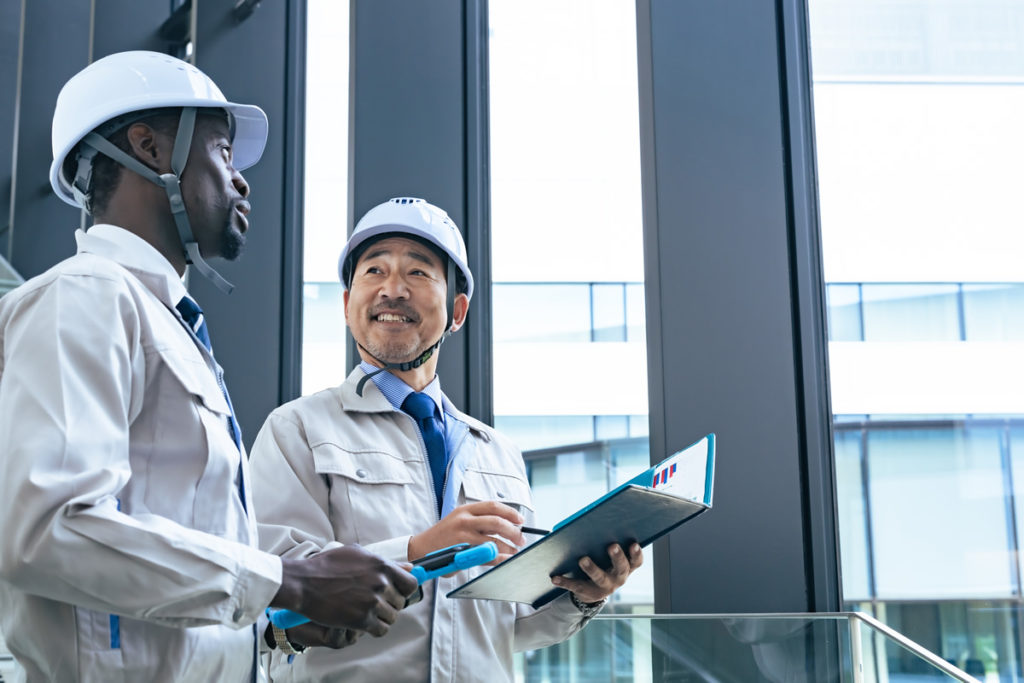 建築現場での外国人の受け入れのための新入社員研修